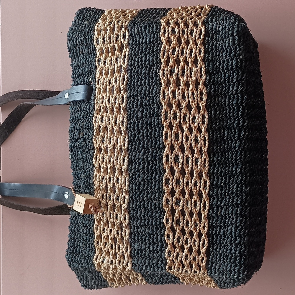 Espirt Raffia Tote - Picture 8 of 11